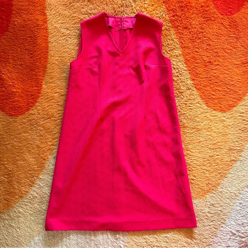 Vintage 60s 70s Cherry Red Sleeveless A-Line Dress – Textured Knit Mod Shift - Picture 1 of 9